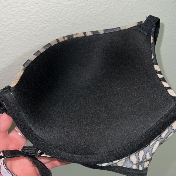Victoria’s Secret Push Up Bra 32D - Picture 4 of 5